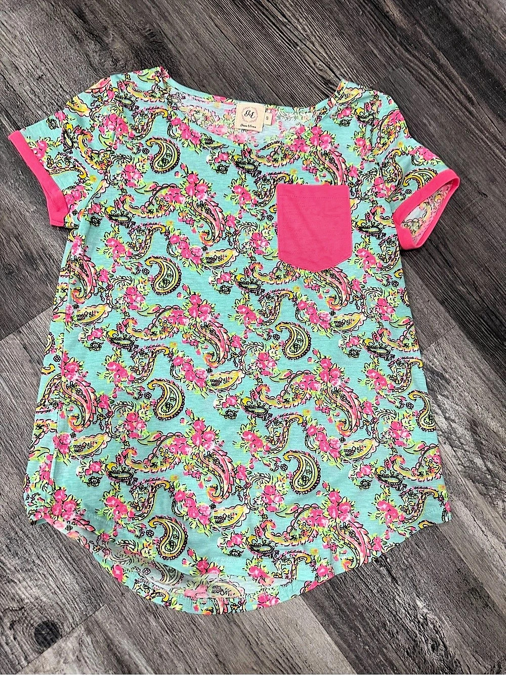 Grace & Emma Paisley Pocket Tee in Green & Pink Size Small - NWOT